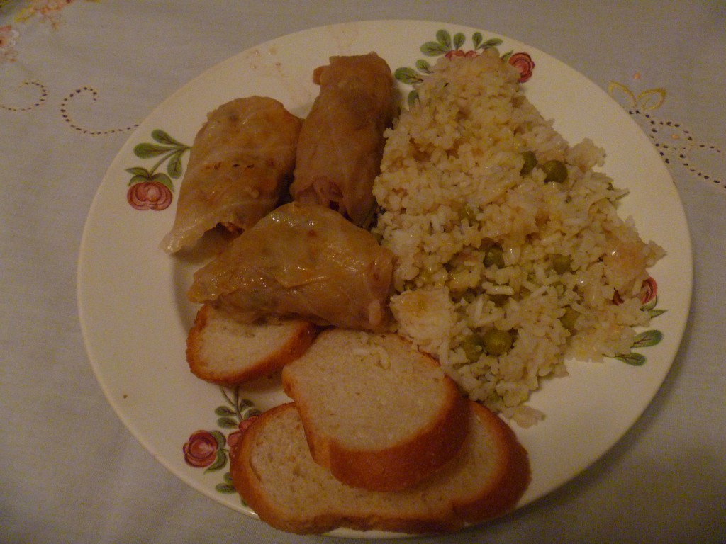T'olma with rice and bread