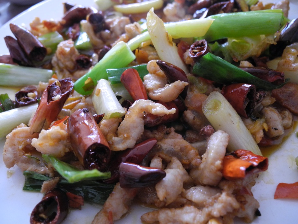Fried spicy pork with vegetables. Better watch out for those chilies and even more for the small Szechuan Pepper corns! 