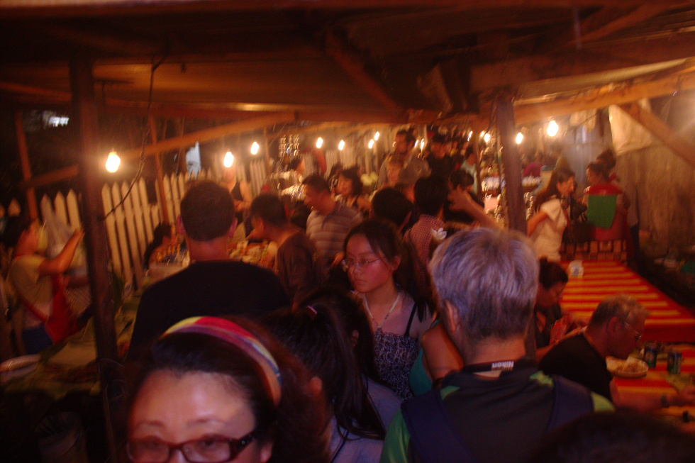 Everyone is hungry at the night market. 