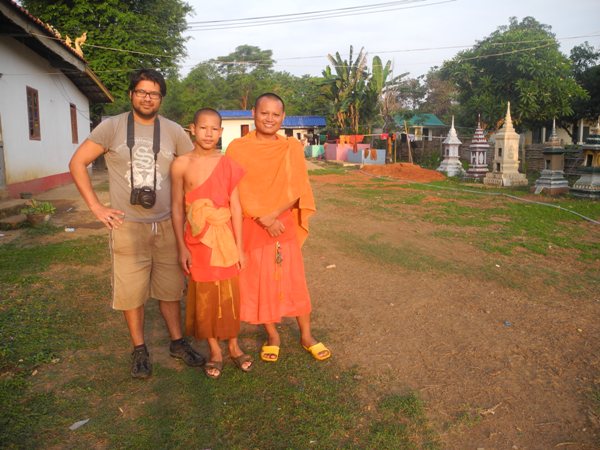 Zwei der jungen Mönche am Morgen danach