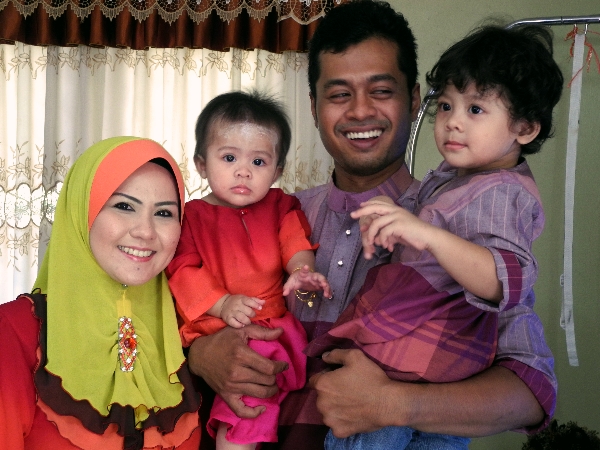 Even the youngest kids were dressed in Hari Raya clothing - in partner look with their parents