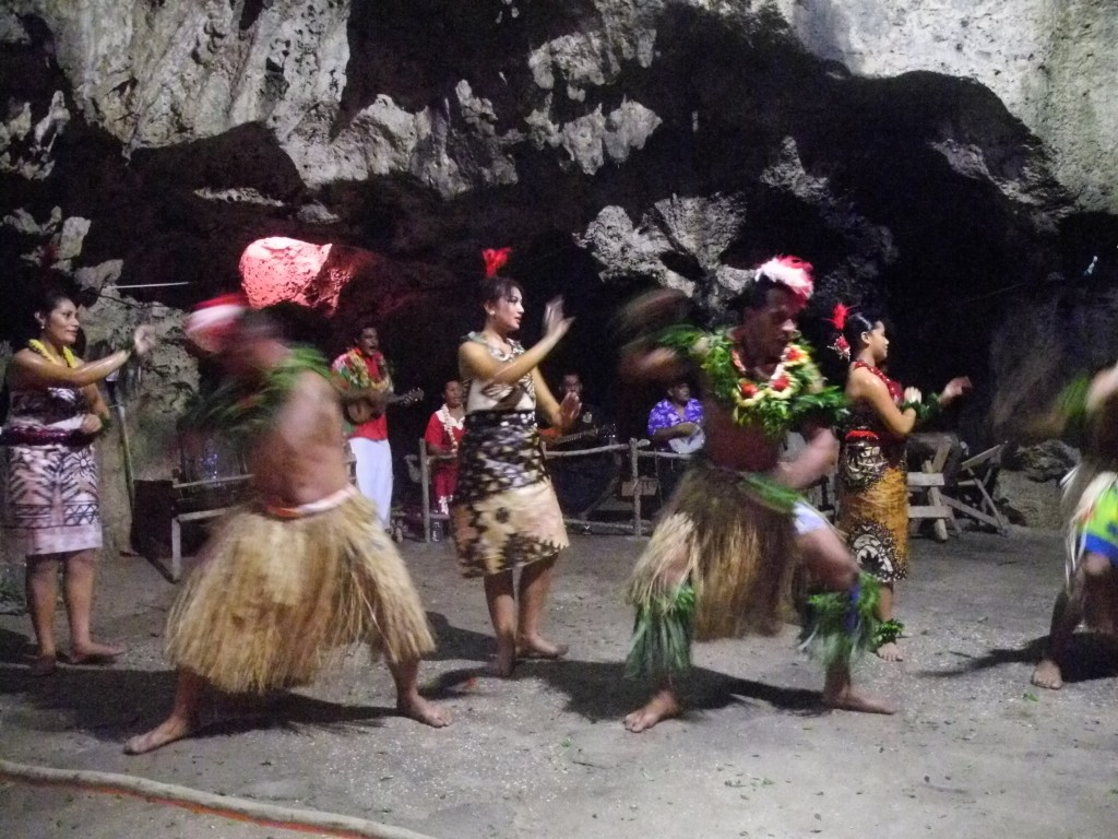This night we did the single most touristy and awesome thing: We visited a traditional Tongan feast with Tongan food and dances.