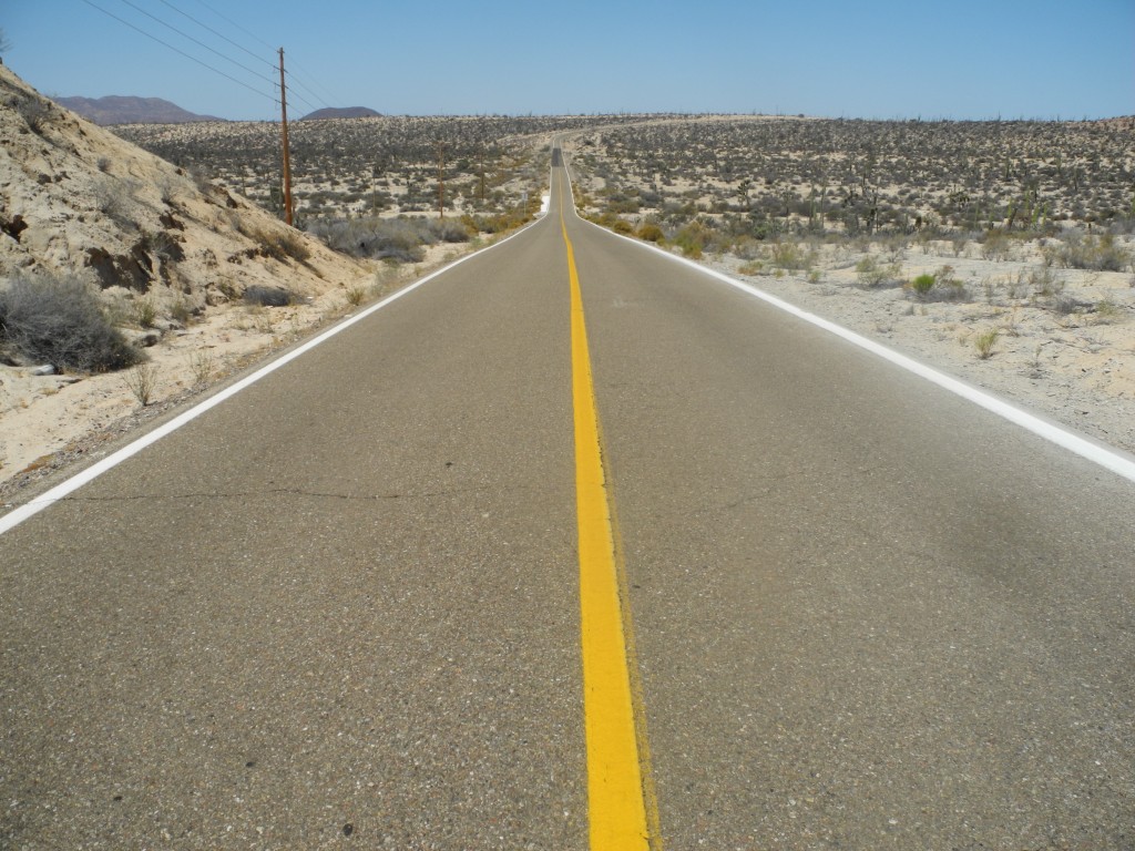 Long and empty road to Bahía de los Ángeles