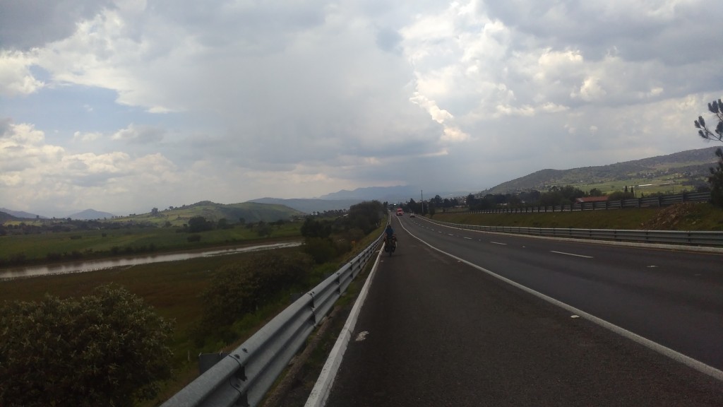 Cycling the autopista
