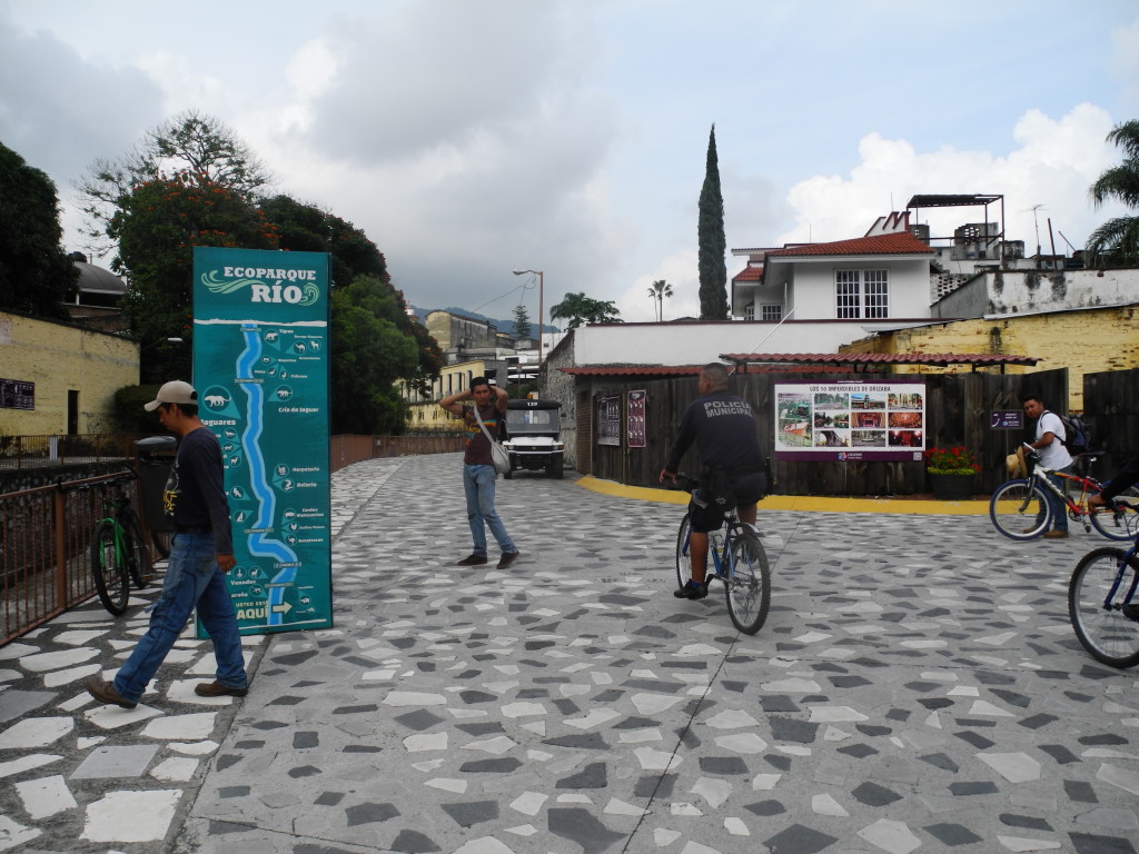 They installed a free public zoo, to male the zone around the river of Orizaba more popular